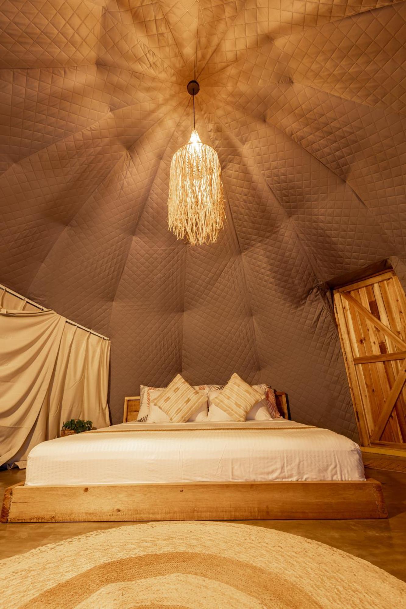 爱妮岛 Domes And Dreams Lio Glamping酒店 外观 照片