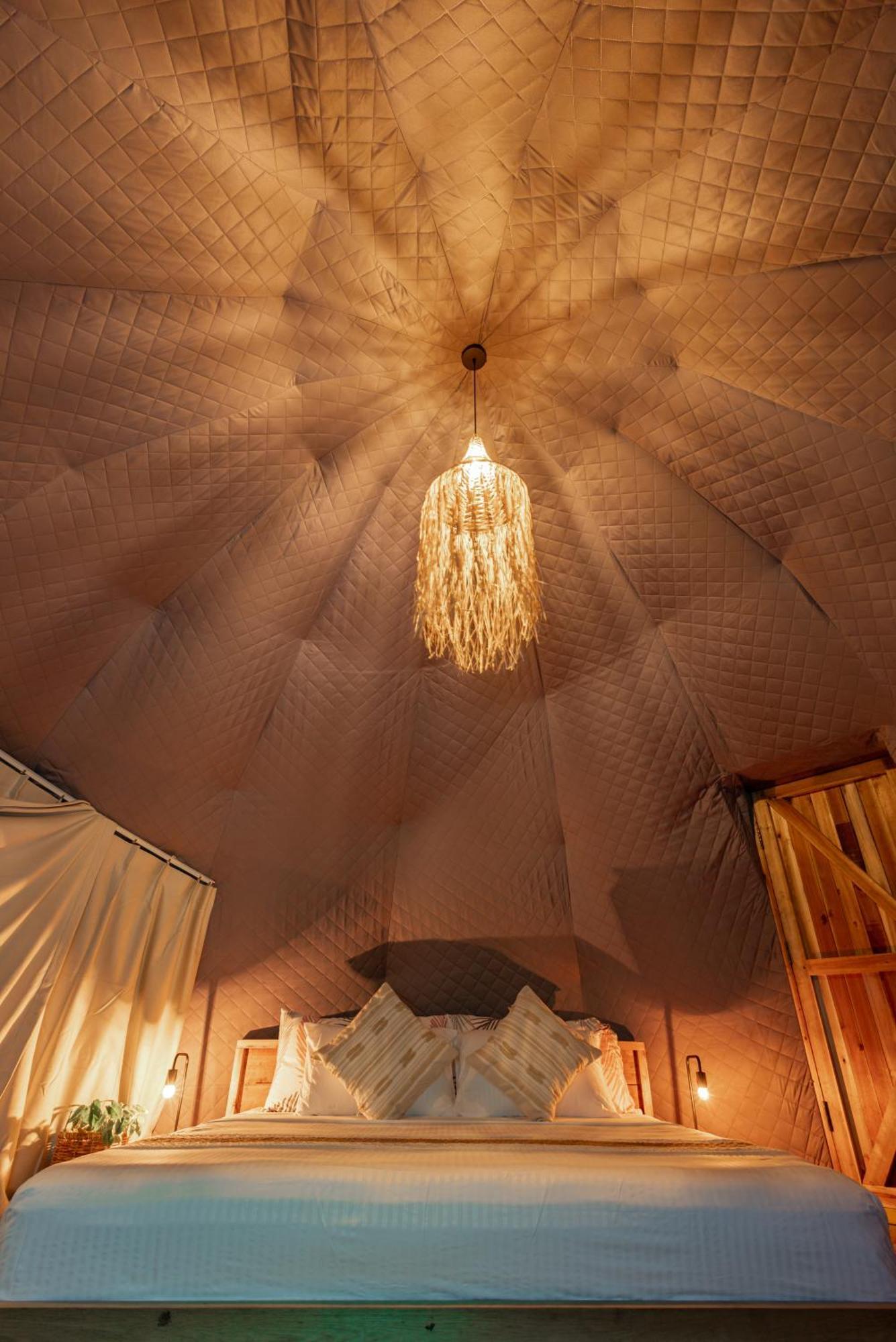 爱妮岛 Domes And Dreams Lio Glamping酒店 外观 照片