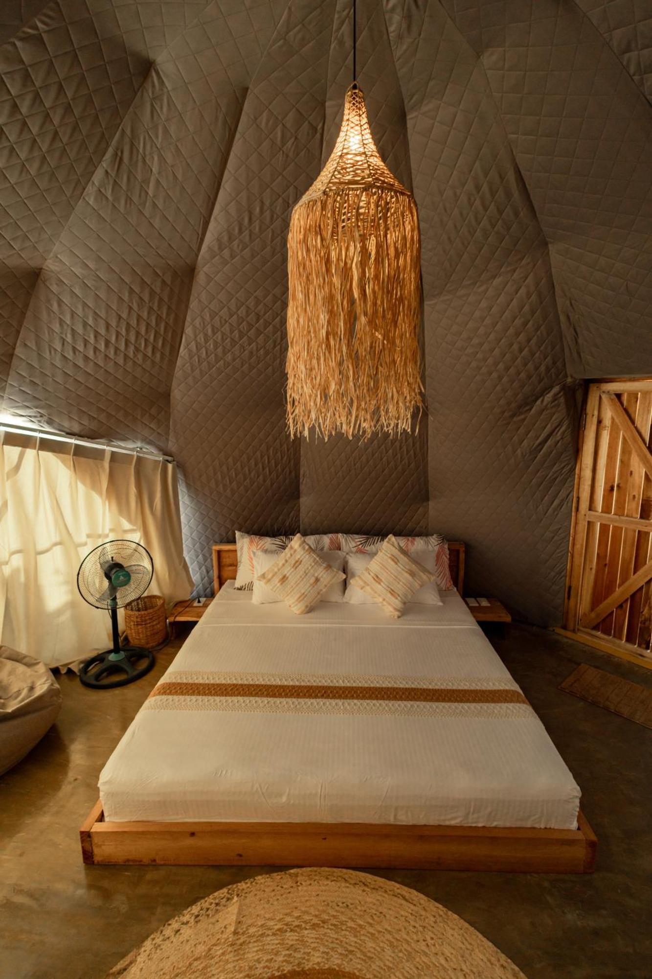 爱妮岛 Domes And Dreams Lio Glamping酒店 外观 照片