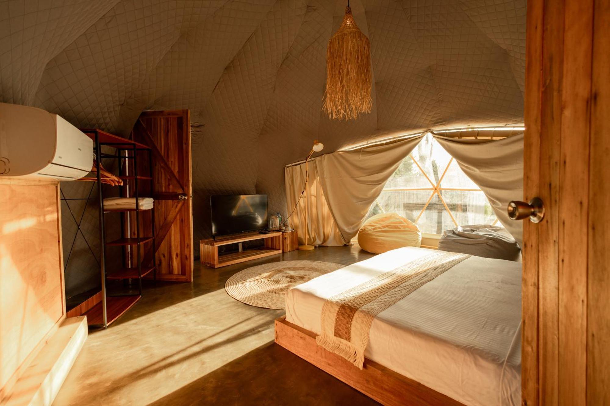 爱妮岛 Domes And Dreams Lio Glamping酒店 外观 照片